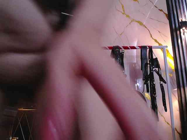 Naty-slavedoll webcam