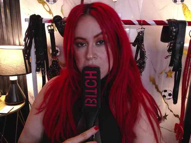 Naty-slavedoll webcam