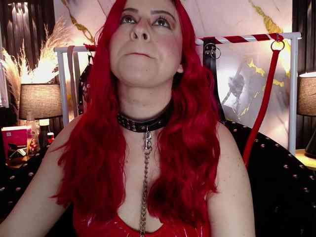 Naty-slavedoll webcam