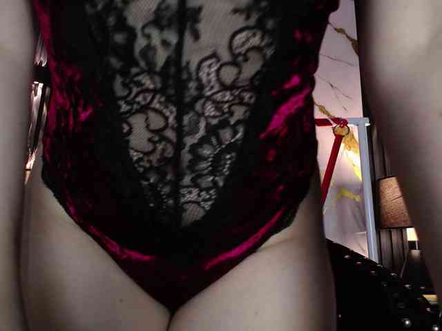 Naty-slavedoll webcam