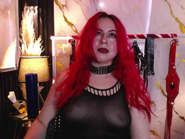 Naty-slavedoll webcam