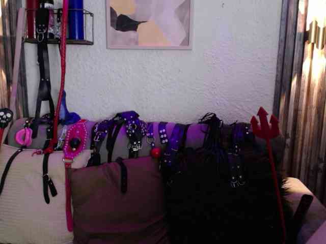 Naty-slavedoll webcam