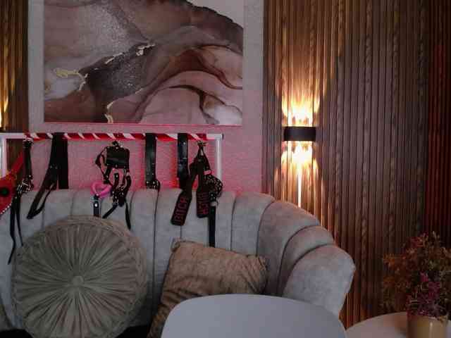 Naty-slavedoll webcam