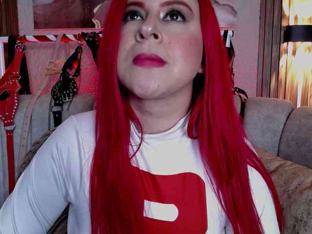 Naty-slavedoll webcam