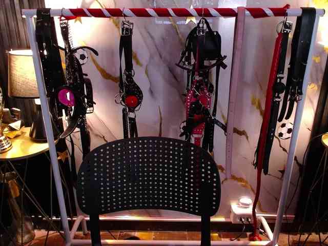 Naty-slavedoll webcam