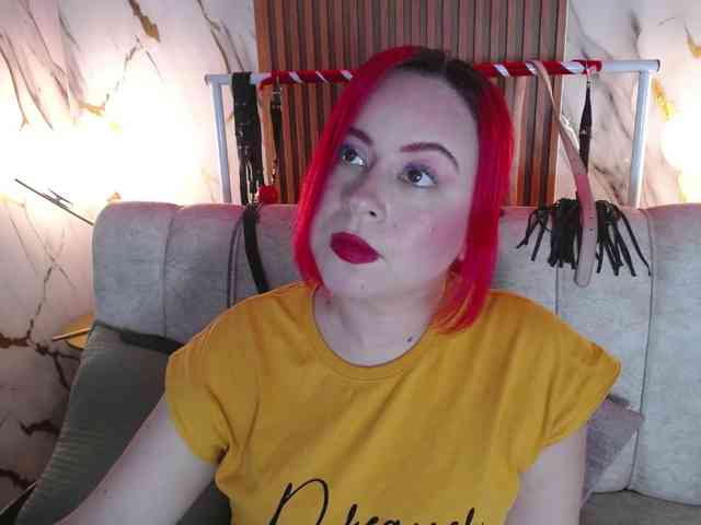 Naty-slavedoll webcam