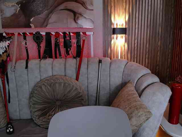 Naty-slavedoll webcam
