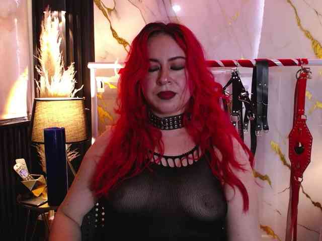 Naty-slavedoll webcam