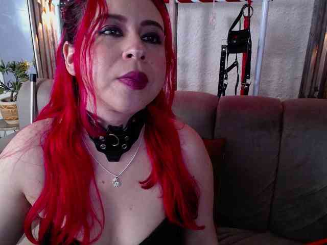 Naty-slavedoll webcam