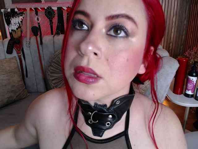 Naty-slavedoll webcam