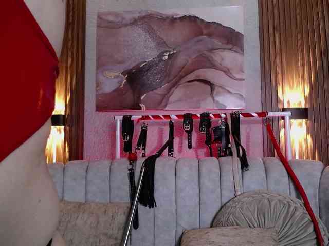 Naty-slavedoll webcam