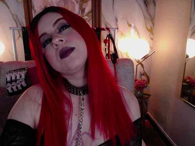 Naty-slavedoll webcam