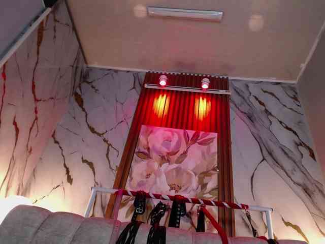 Naty-slavedoll webcam