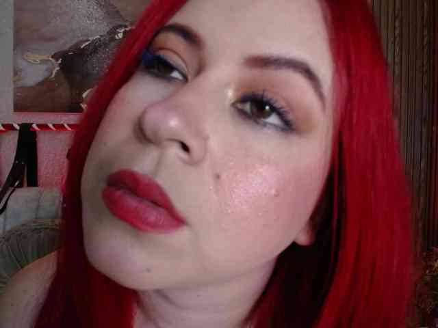 Naty-slavedoll webcam