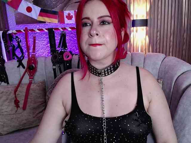 Naty-slavedoll webcam