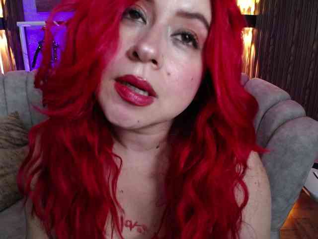 Naty-slavedoll webcam