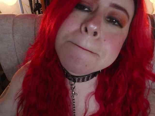 Naty-slavedoll webcam