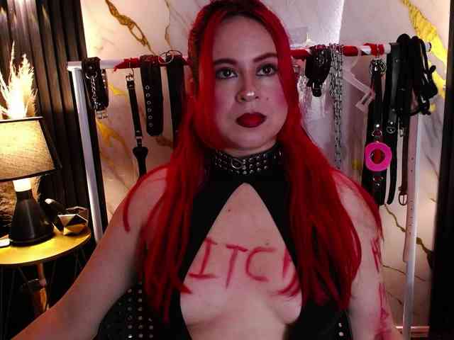 Naty-slavedoll webcam