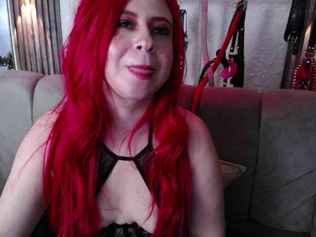 Naty-slavedoll webcam