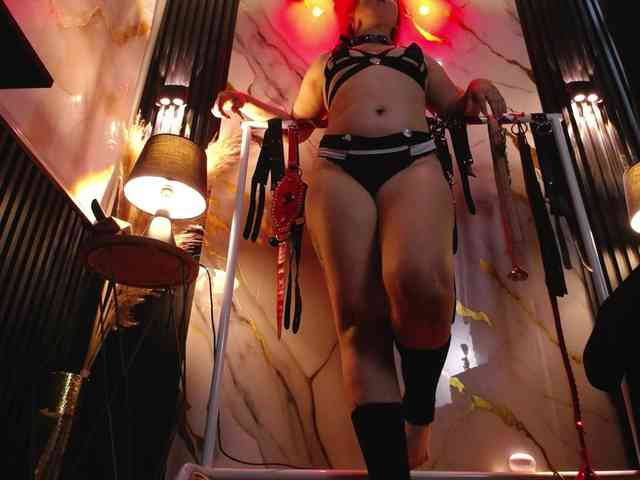 Naty-slavedoll webcam