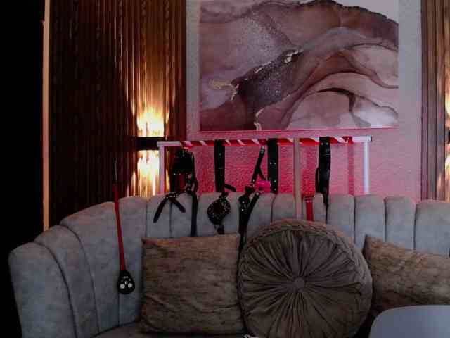 Naty-slavedoll webcam