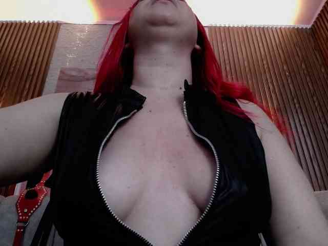 Naty-slavedoll webcam