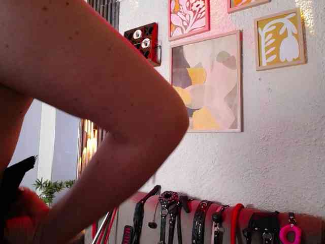 Naty-slavedoll webcam