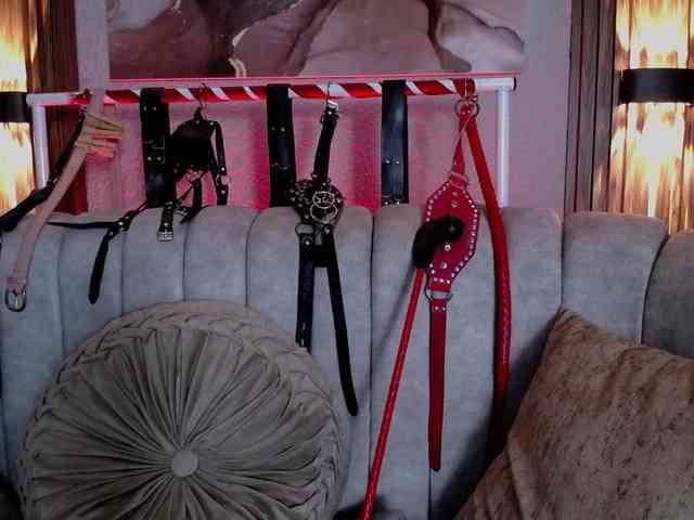 Naty-slavedoll webcam