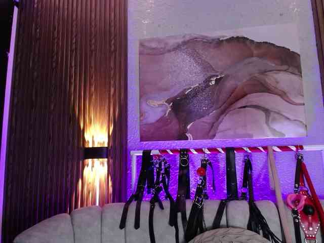 Naty-slavedoll webcam