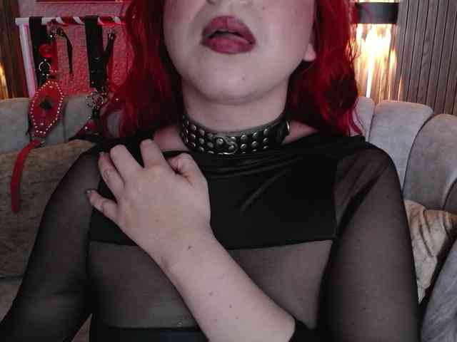 Naty-slavedoll webcam