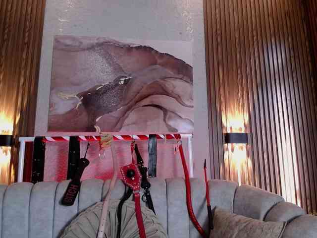 Naty-slavedoll webcam