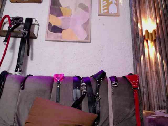Naty-slavedoll webcam