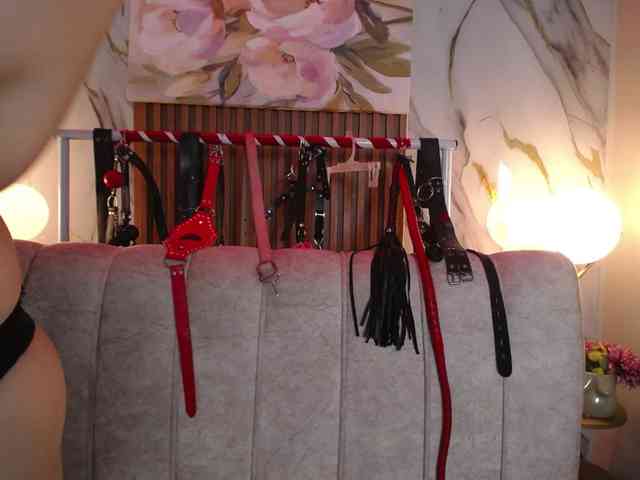 Naty-slavedoll webcam