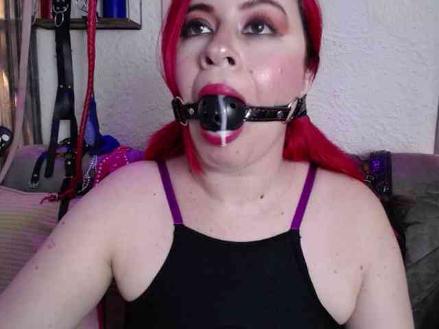Naty-slavedoll webcam