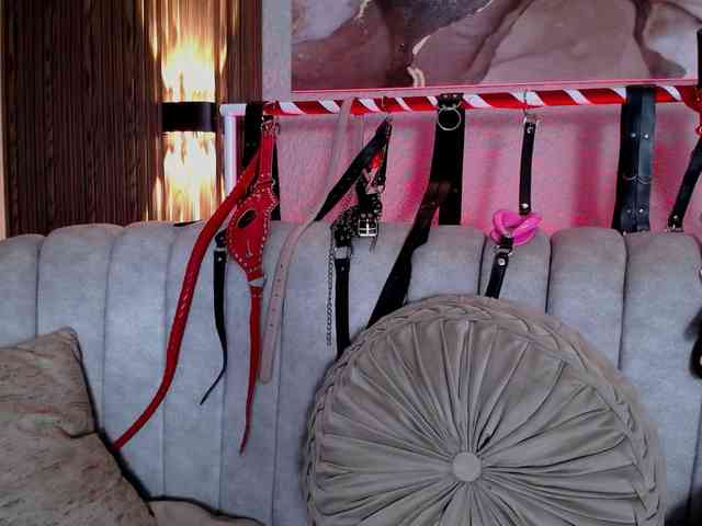 Naty-slavedoll webcam