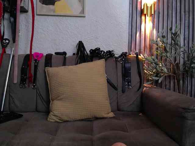 Naty-slavedoll webcam