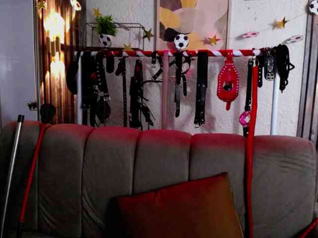 Naty-slavedoll webcam