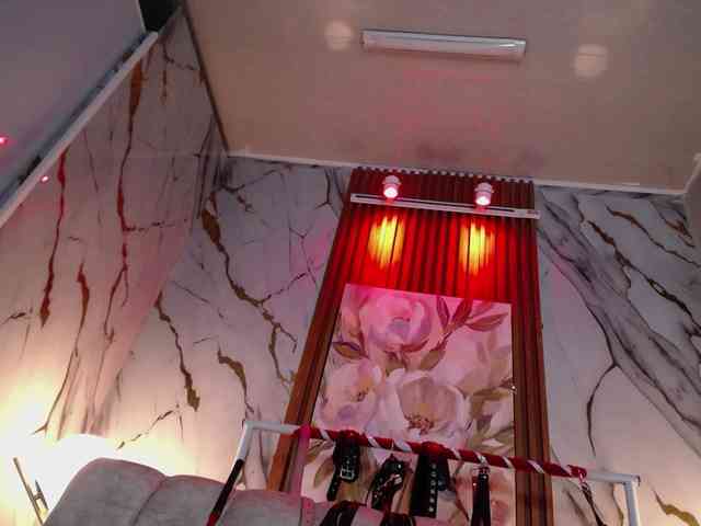 Naty-slavedoll webcam
