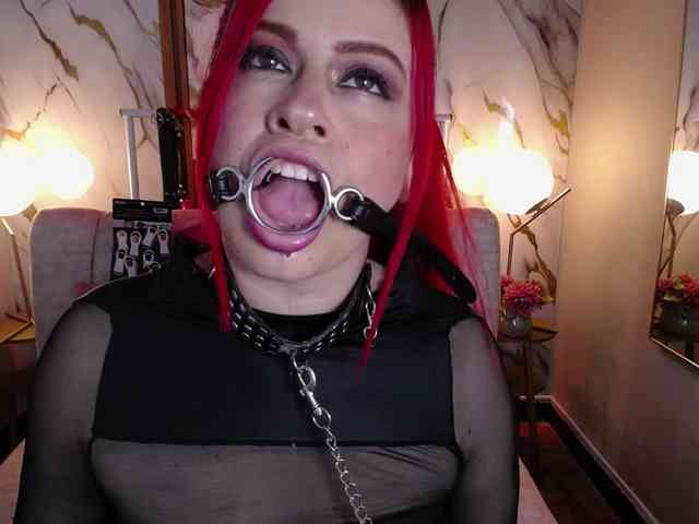 Naty-slavedoll webcam