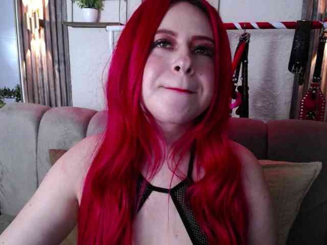 Naty-slavedoll webcam