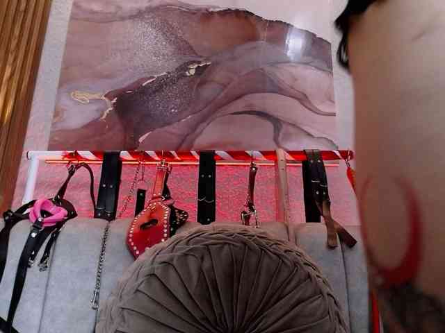 Naty-slavedoll webcam