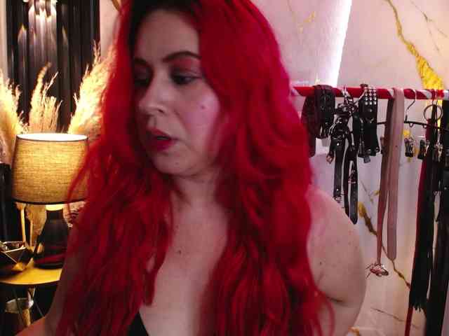 Naty-slavedoll webcam