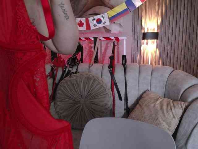 Naty-slavedoll webcam