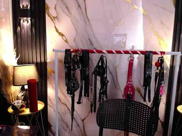 Naty-slavedoll webcam
