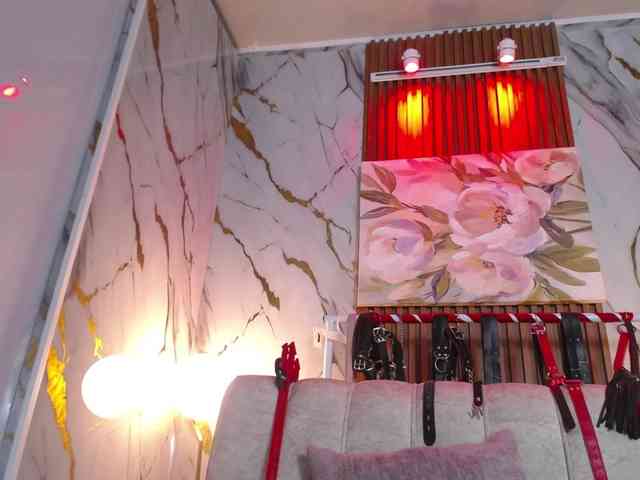 Naty-slavedoll webcam