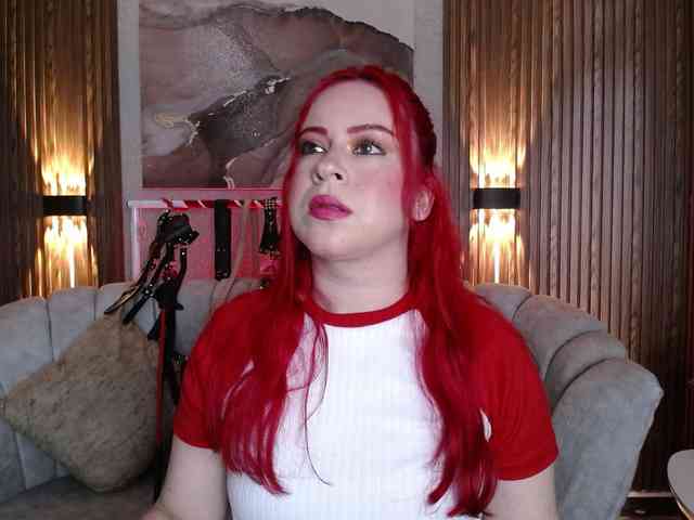 Naty-slavedoll webcam