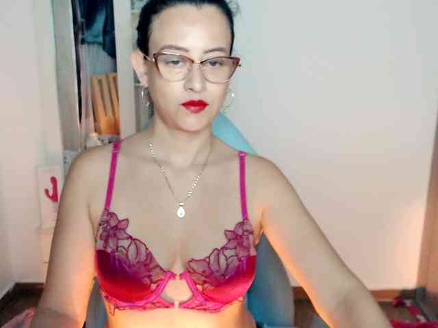 maryline-w Live Webcam on BongaCams