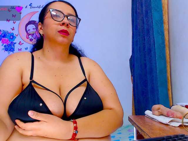 lyalatin4, en directo ahora en BongaCams