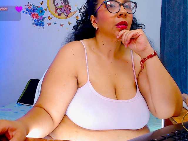 lyalatin4 live cam on BongaCams