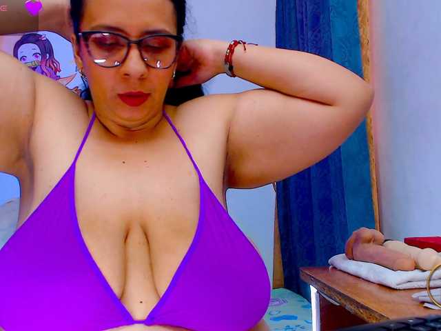 lyalatin4 live cam on BongaCams